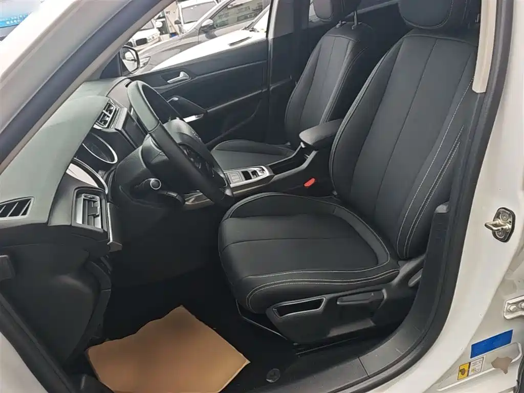 Peugeot 408 2017 — фото 15