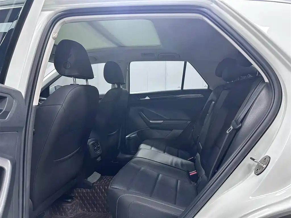 Volkswagen T-Roc 2022 — фото 15