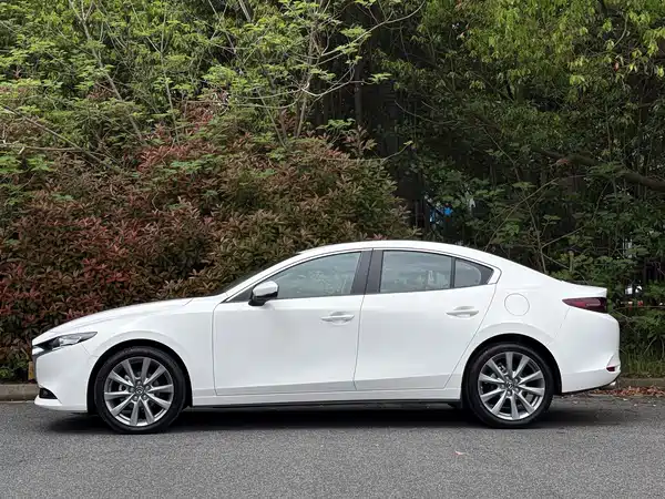 Mazda 3 Axela 2023