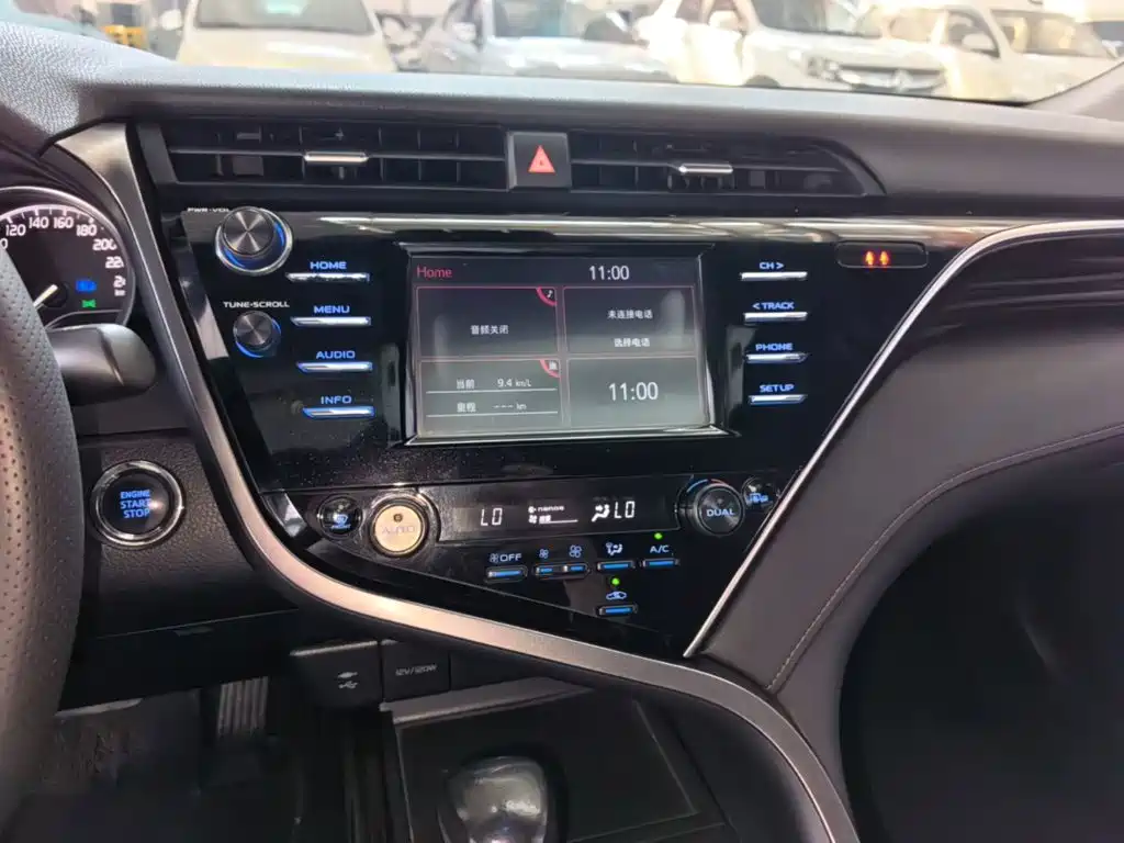 Toyota Camry 2019 — фото 13