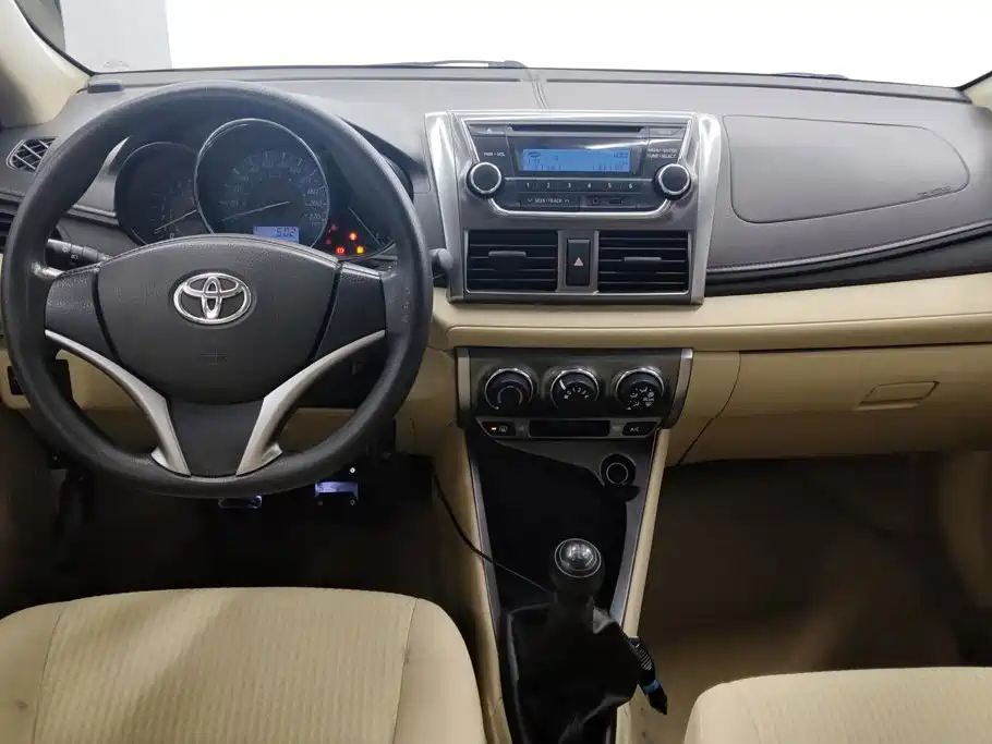 Toyota Yaris L 2014 — фото 12