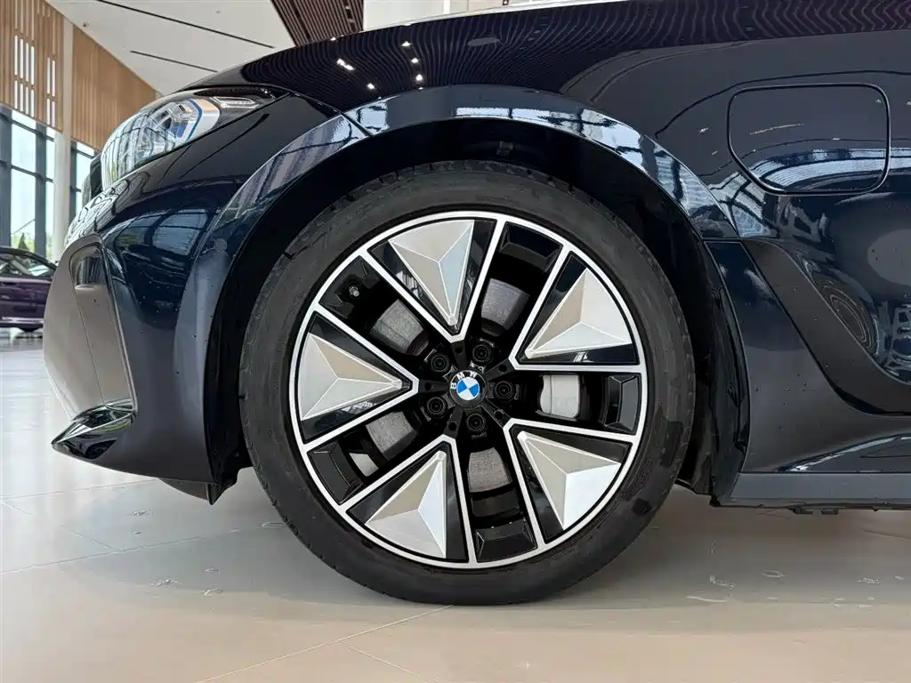 BMW i3 2024 — фото 2