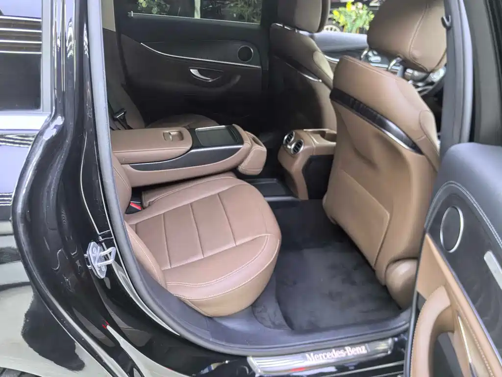 Mercedes-Benz E-Class 2019 — фото 12