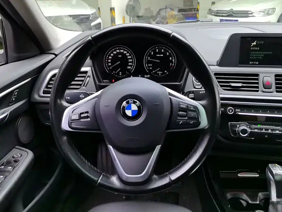 BMW 1 Series 2019 — фото 15