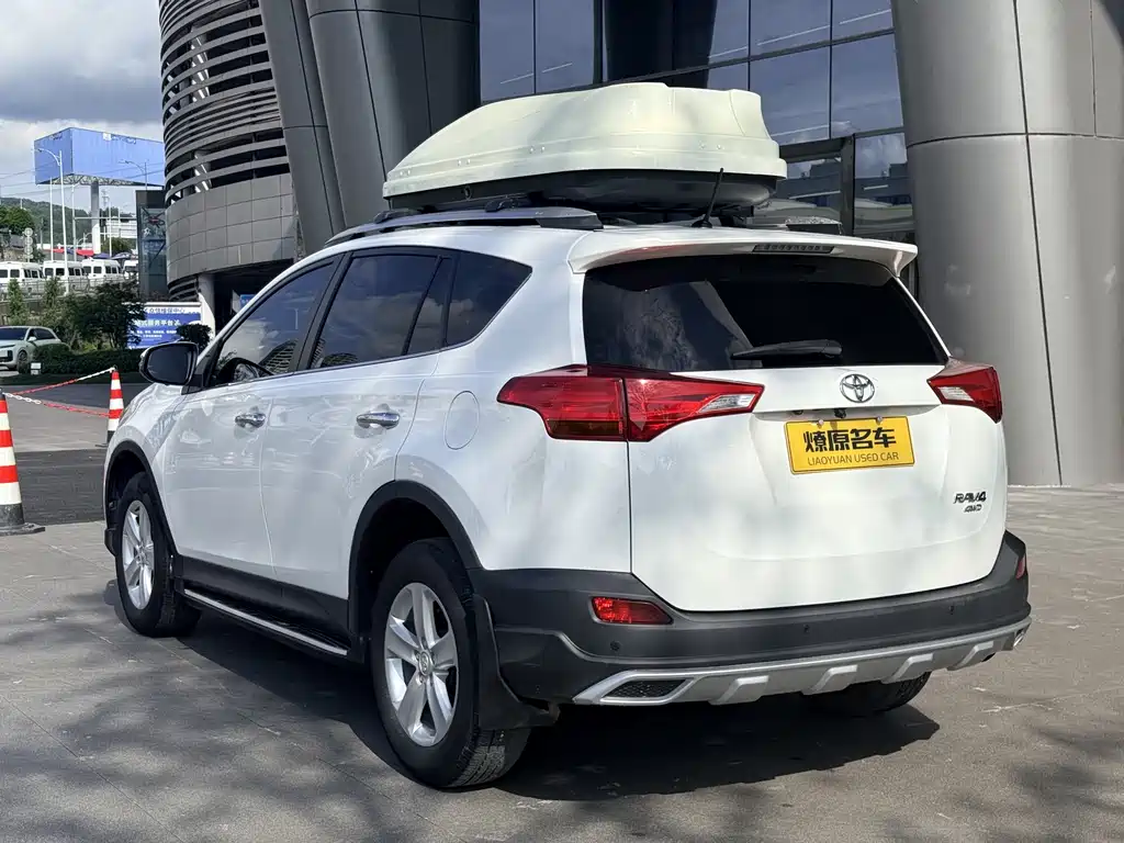 Toyota RAV4 2015 — фото 5