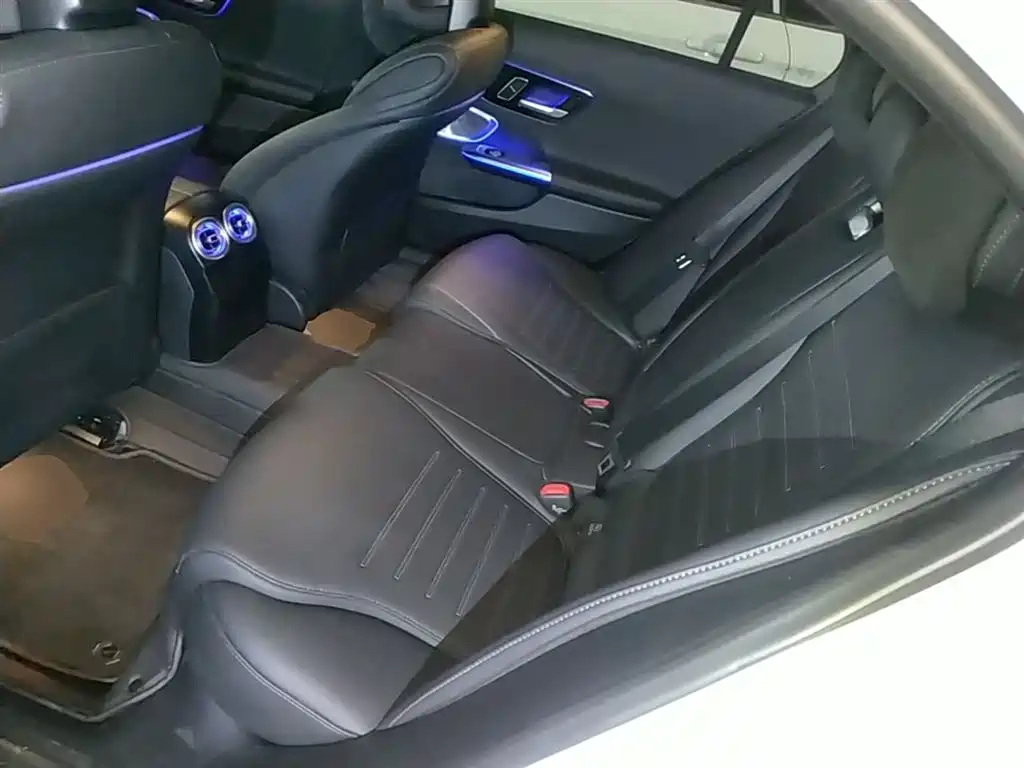 Mercedes-Benz C-Class 2025 — фото 17