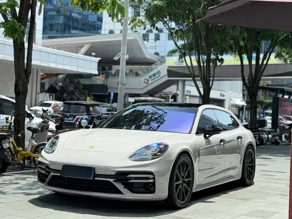 Porsche Panamera 2021