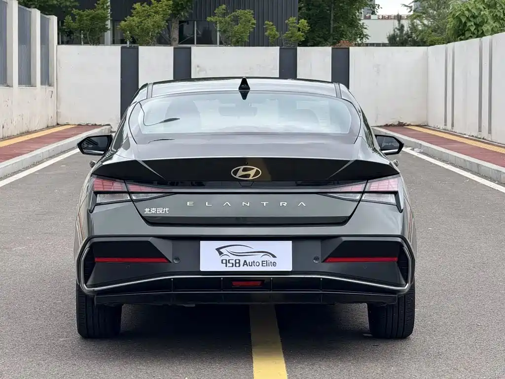Hyundai Elantra 2023 — фото 10