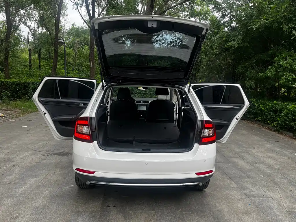 Skoda Rapid Spaceback 2019 — фото 18