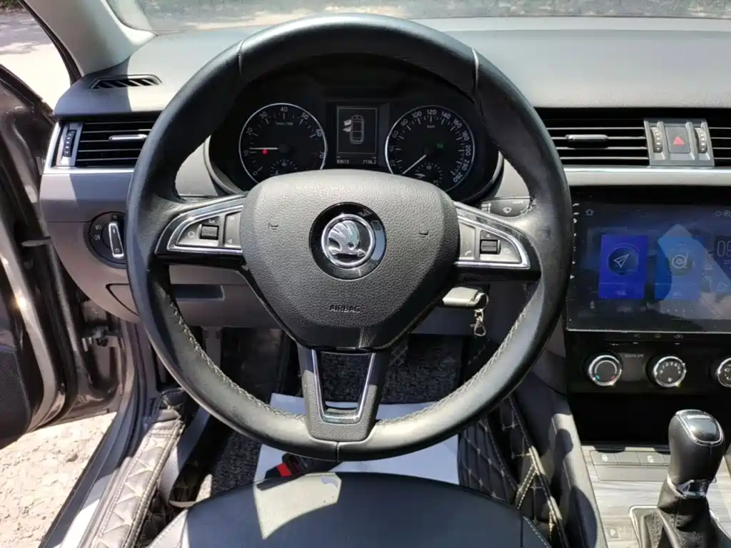 Skoda Octavia 2017 — фото 11