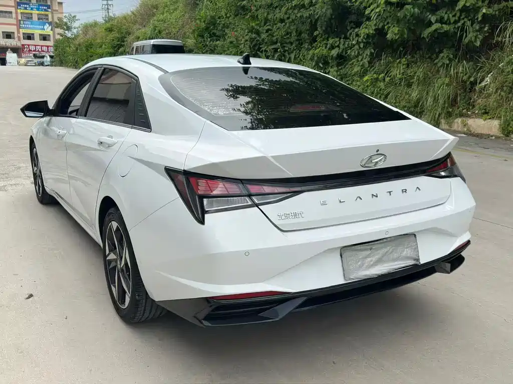 Hyundai Elantra 2022