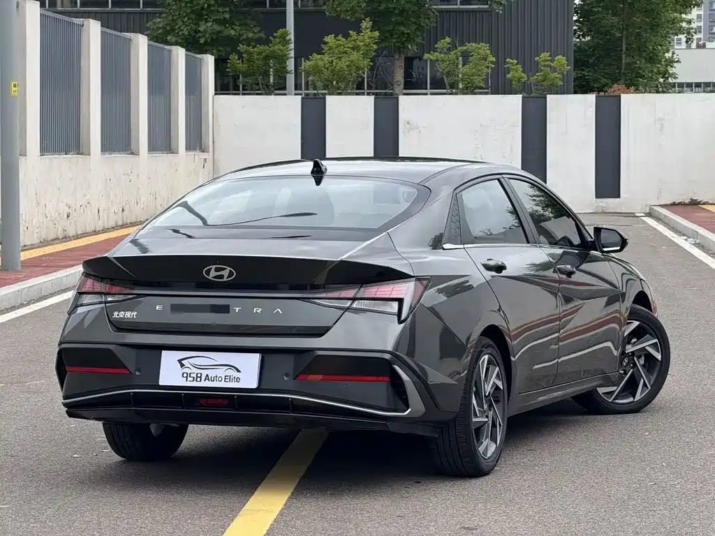 Hyundai Elantra 2023 — фото 11