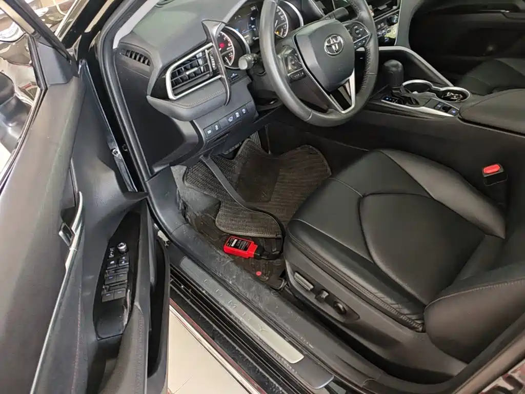 Toyota Camry 2023 — фото 16