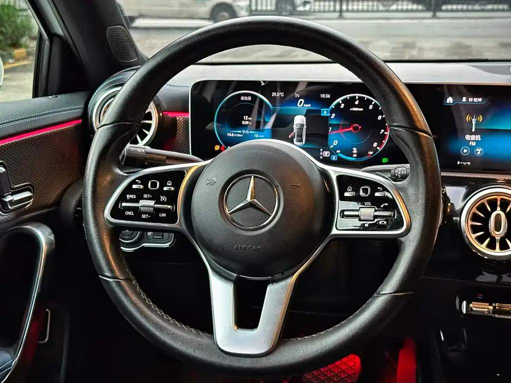 Mercedes-Benz A-Class 2019 — фото 13