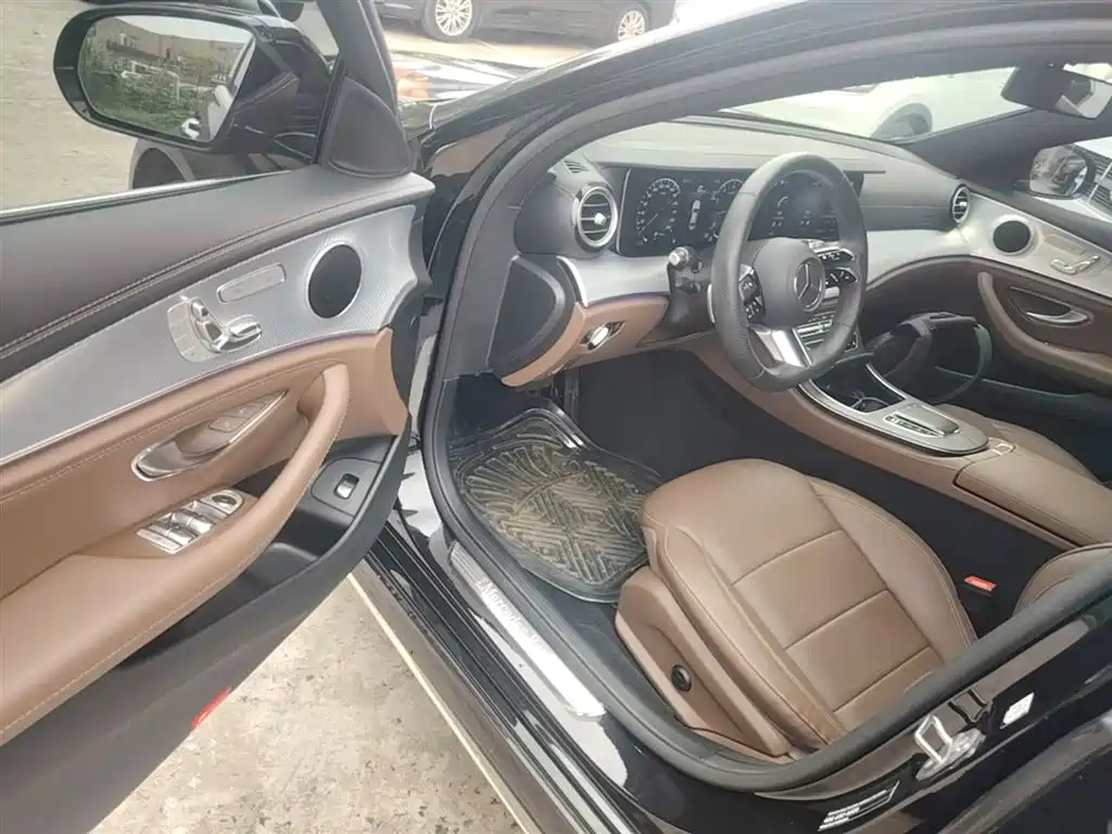 Mercedes-Benz E-Class 2022 — фото 15