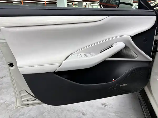 Xiaomi SU7 2024