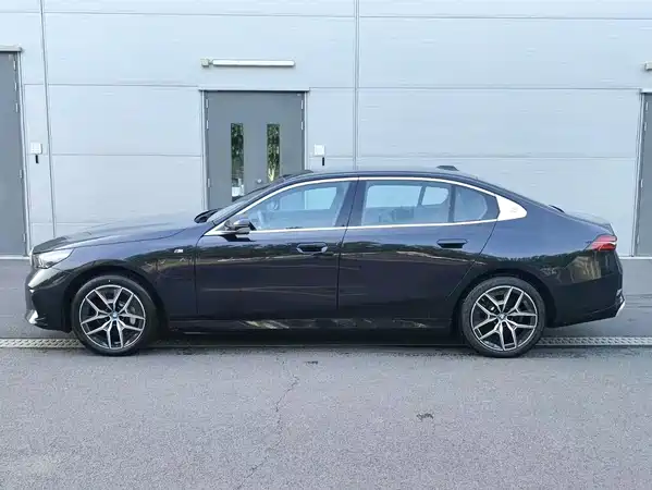 BMW i5 2025