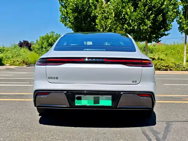 Geely Galaxy E8 2025