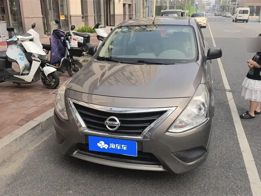 Nissan Sunny 2015