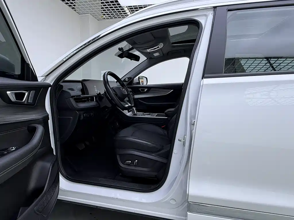 Chery Tiggo 8 2023 — фото 11