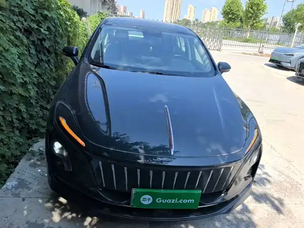 Hongqi E-QM5 2023