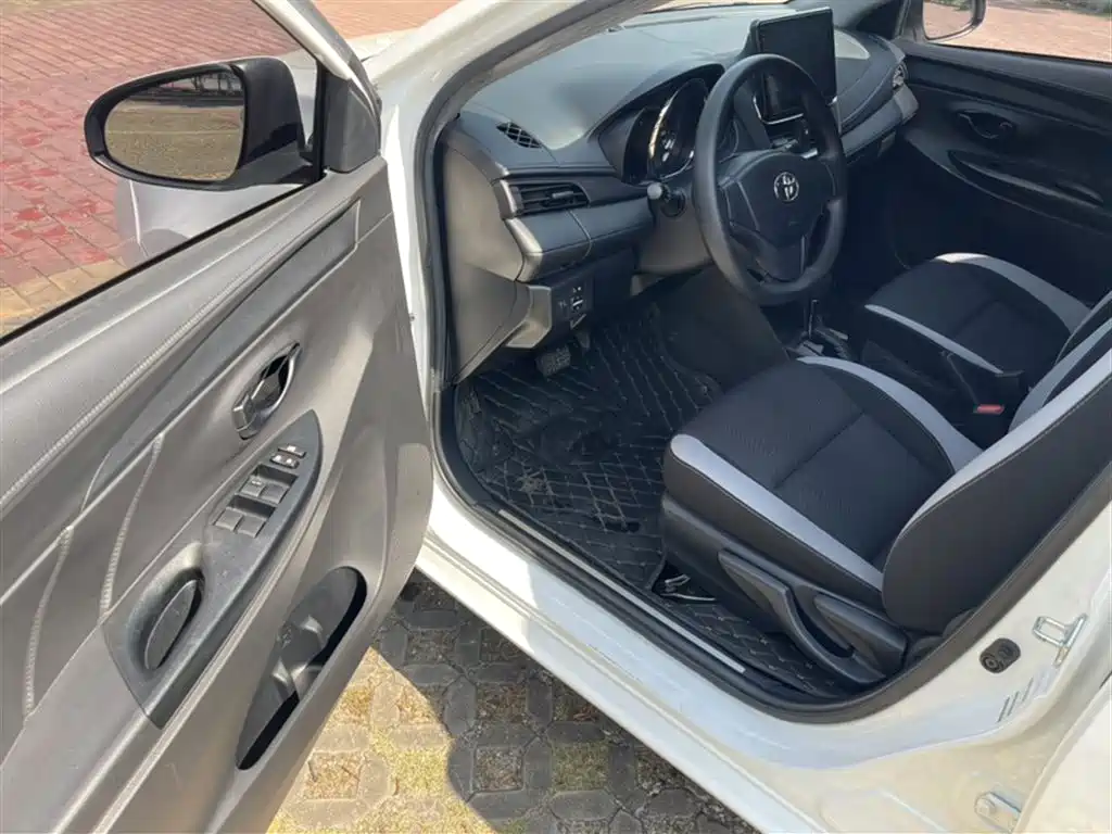 Toyota Yaris L 2020 — фото 13