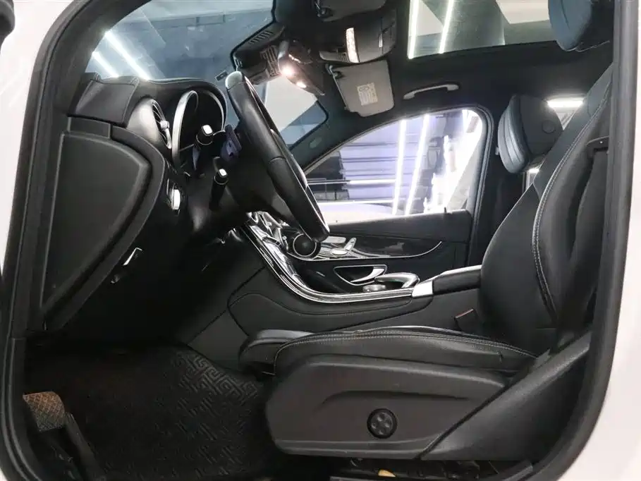 Mercedes-Benz GLC 2018 — фото 13