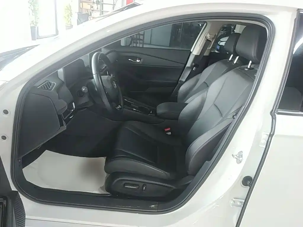 Honda Inspire 2023 — фото 15