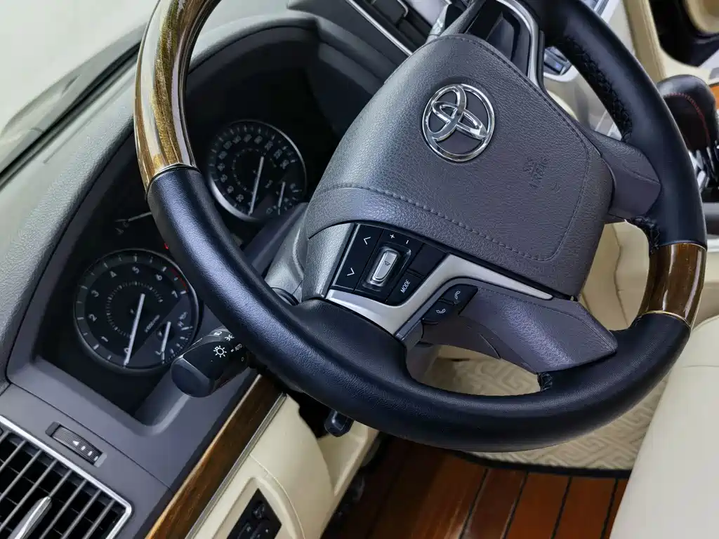 Toyota Land Cruiser 2016 — фото 9