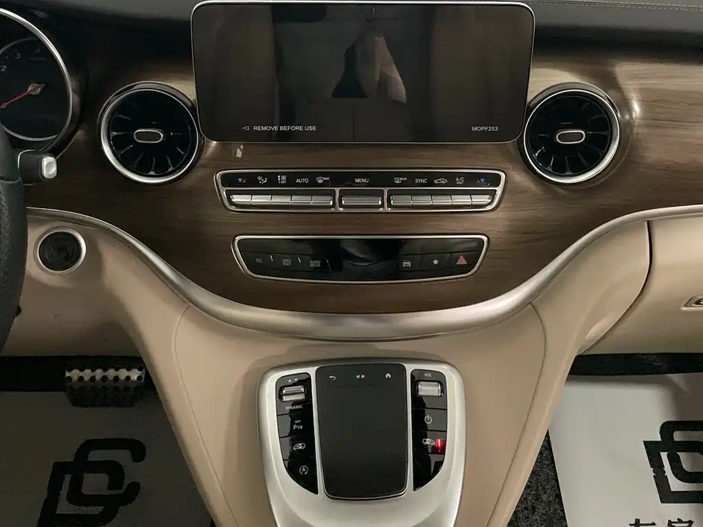 Mercedes-Benz V-Class 2023 — фото 21