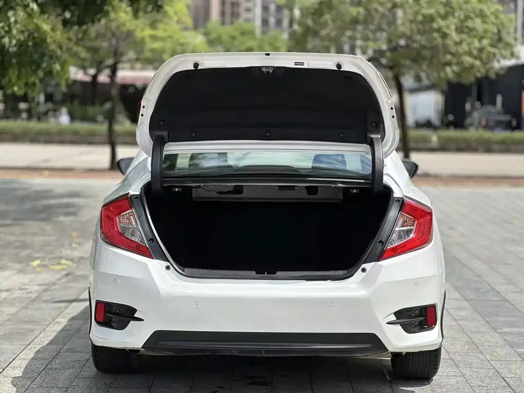 Honda Civic 2018 — фото 15