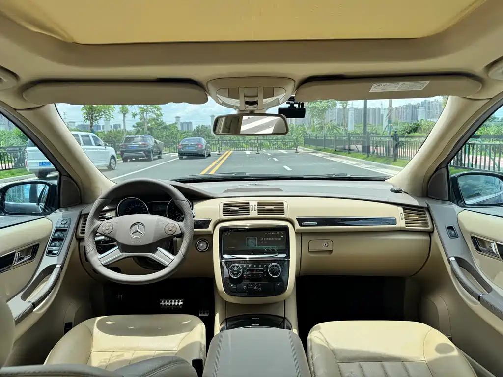 Mercedes-Benz R-Class 2010