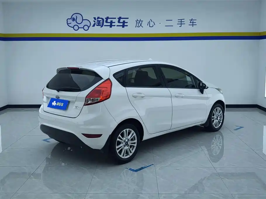 Ford Fiesta 2015 — фото 3