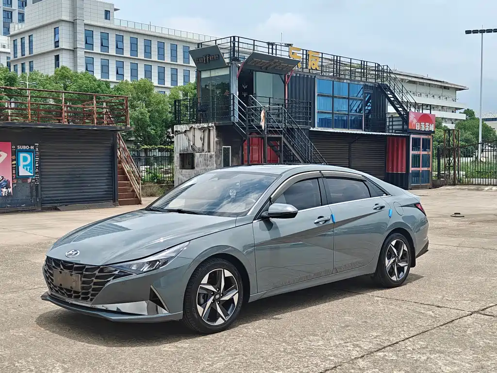 Hyundai Elantra 2022