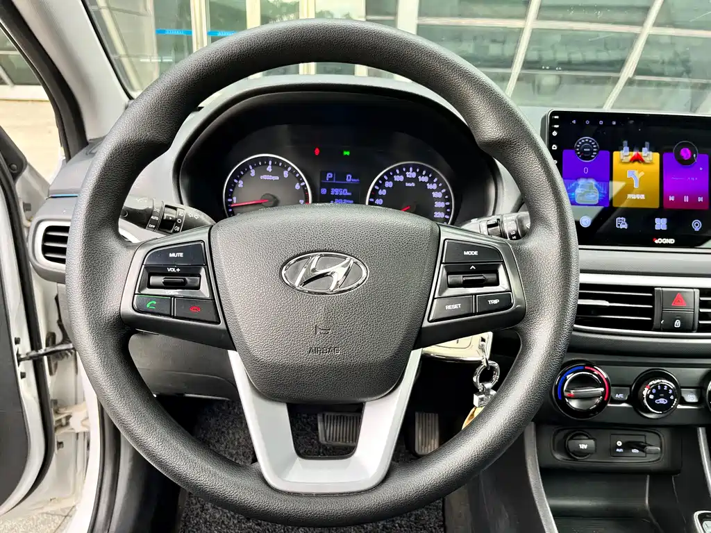 Hyundai Elantra 2017 — фото 13