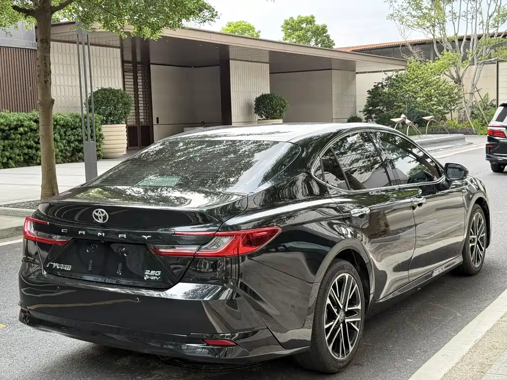 Toyota Camry 2025 — фото 11