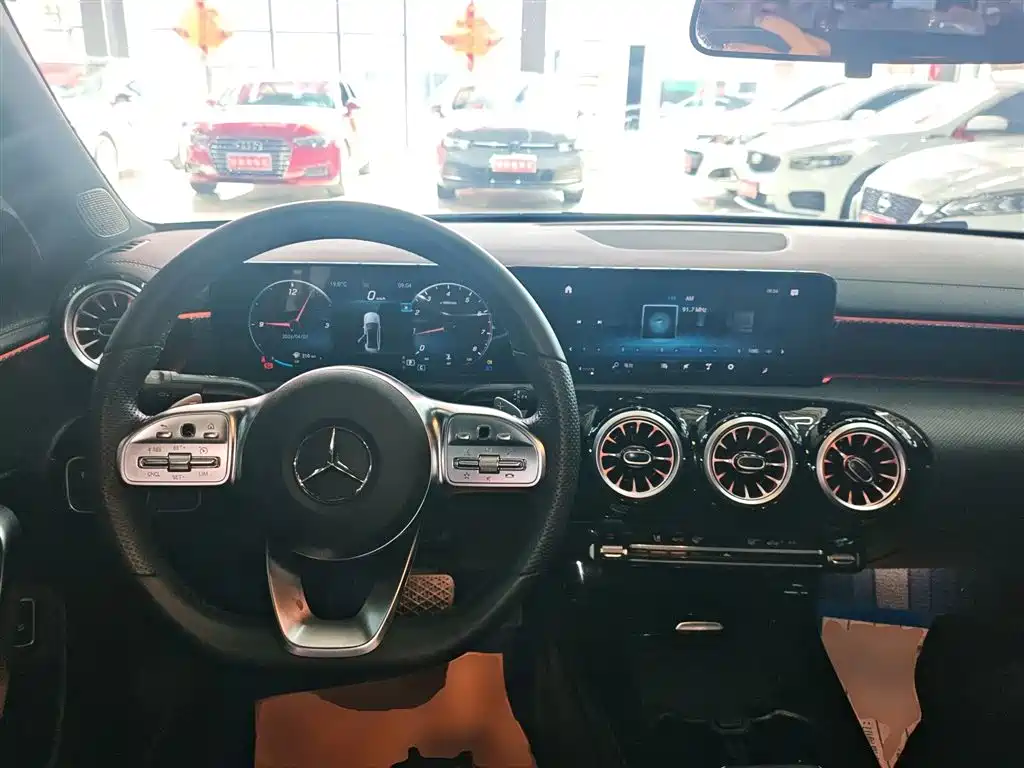 Mercedes-Benz A-Class 2022 — фото 6