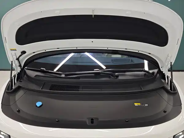 Li Auto i8 2025