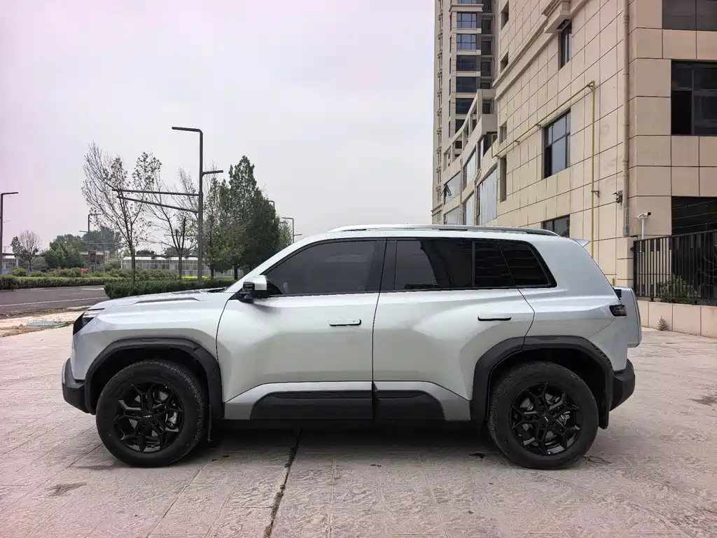 Fang Cheng Bao Titanium 3 2025
