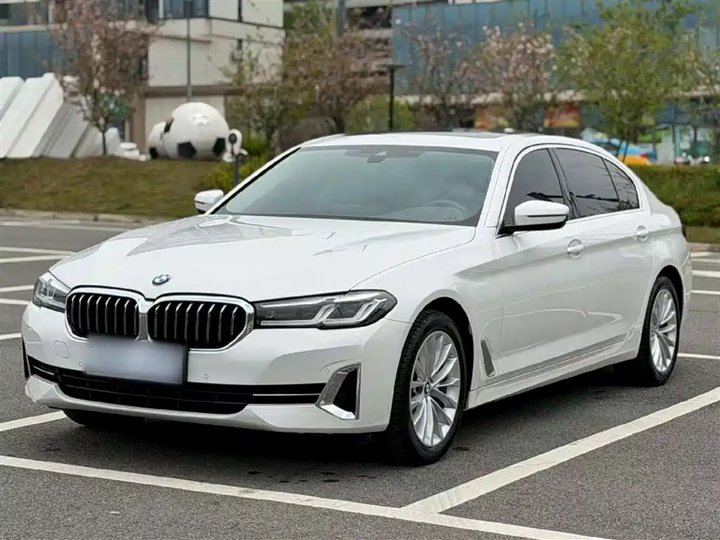 BMW 5 Series 2022 — фото 10