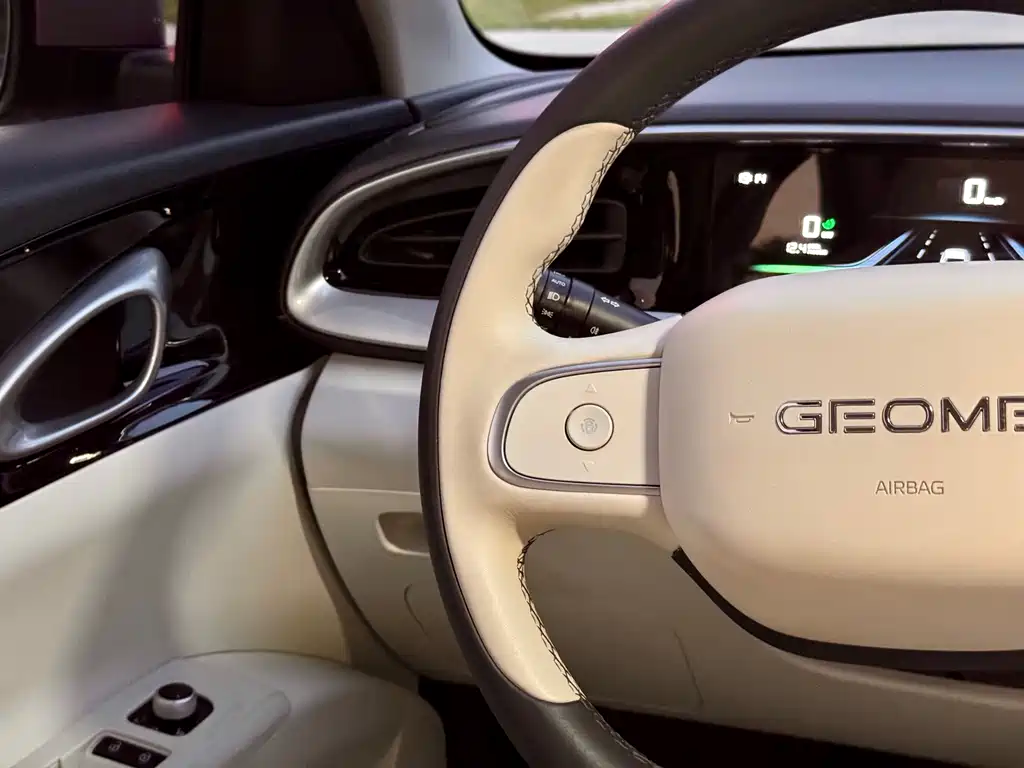Geely Galaxy Starwish 2025 — фото 13