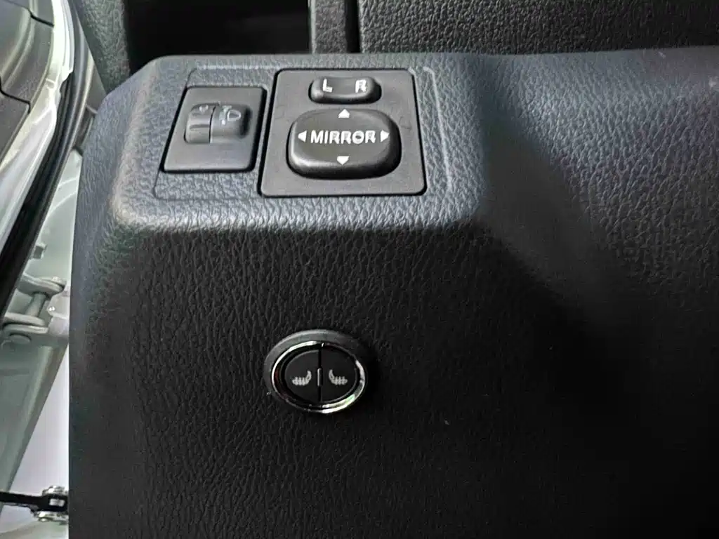 Toyota Yaris L 2023 — фото 20