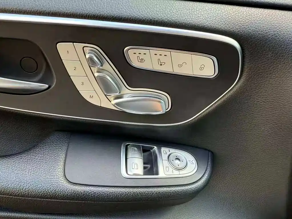 Mercedes-Benz V-Class 2019 — фото 12