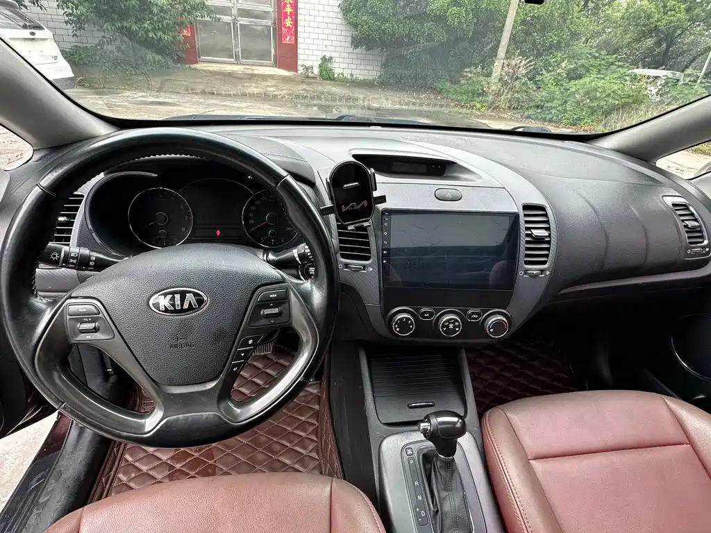 Kia K3 2015 — фото 12