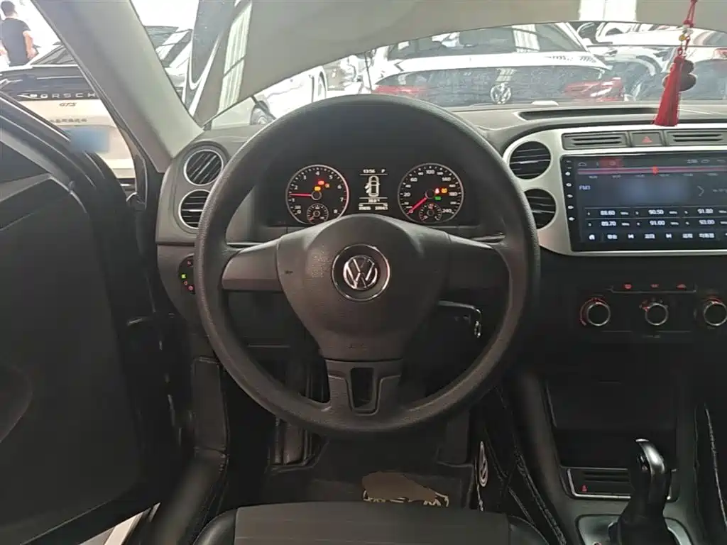 Volkswagen Tiguan 2016 — фото 11