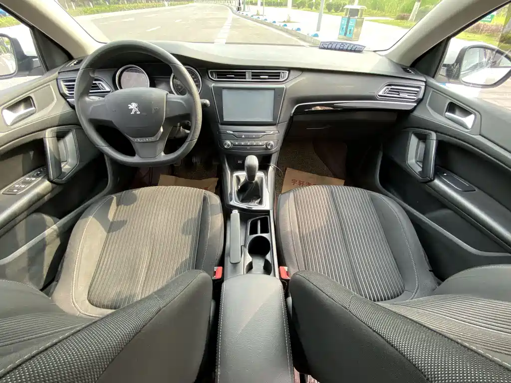 Peugeot 408 2015 — фото 18
