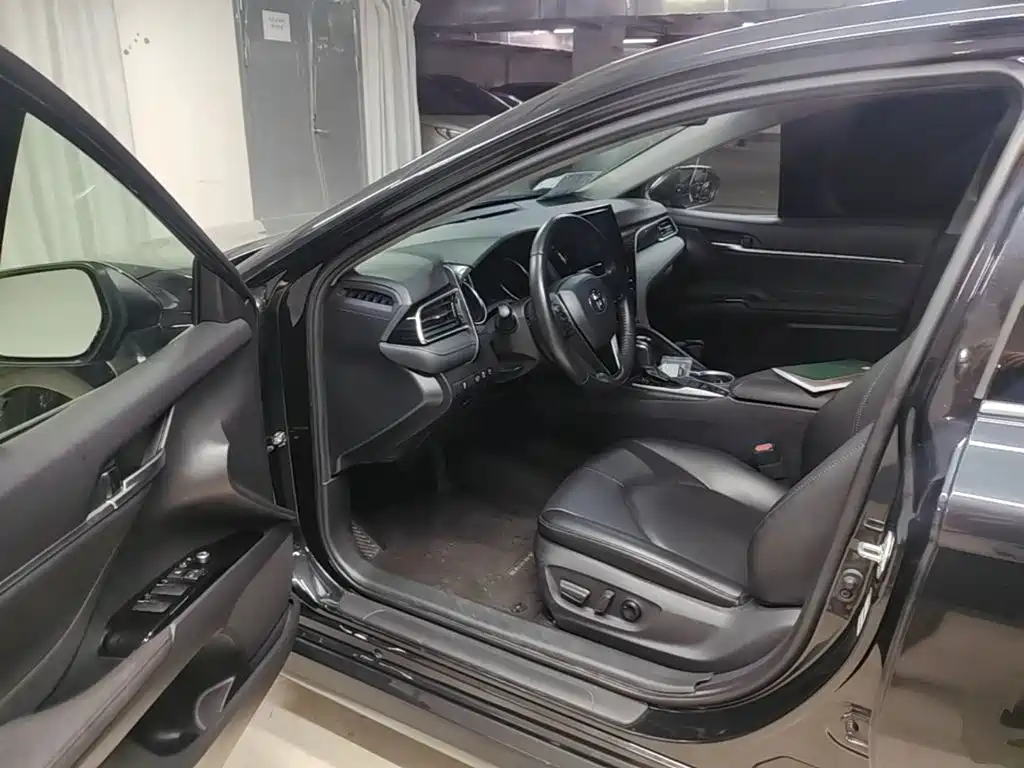 Toyota Camry 2023 — фото 16