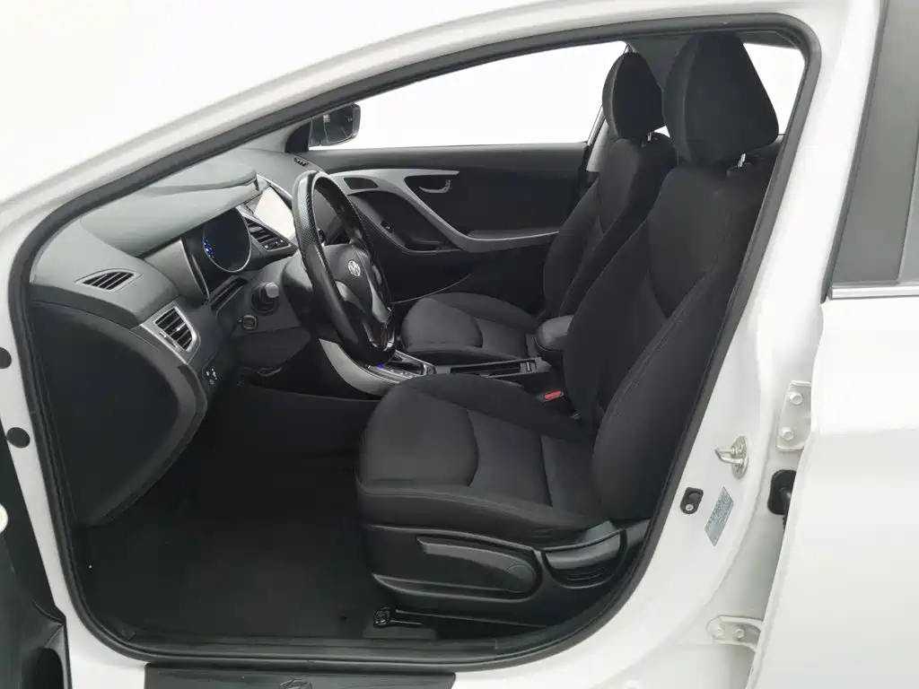 Hyundai Elantra Langdong 2017 — фото 10