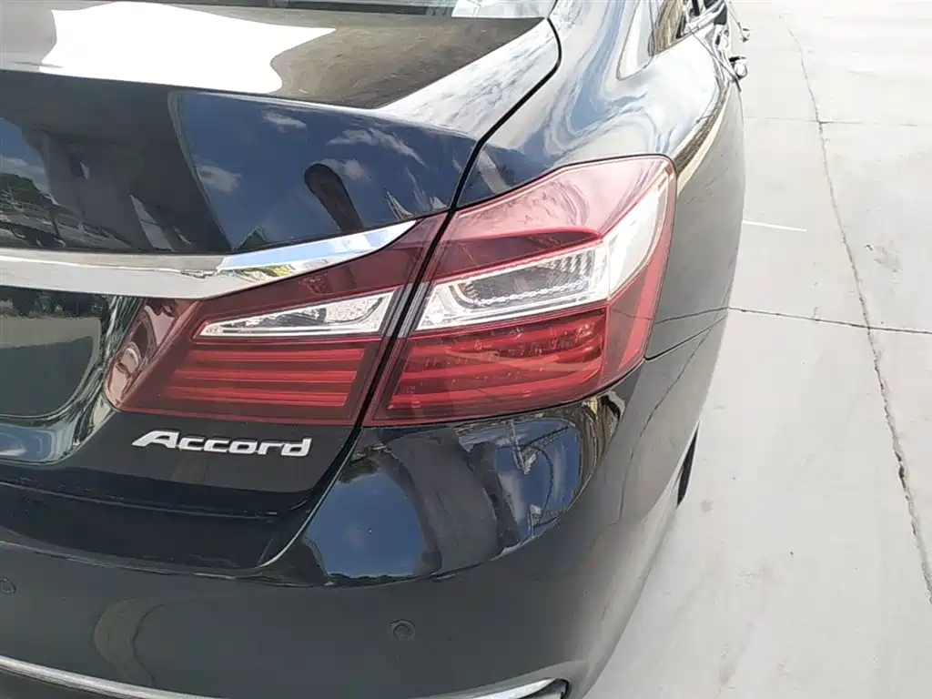Honda Accord 2017 — фото 8