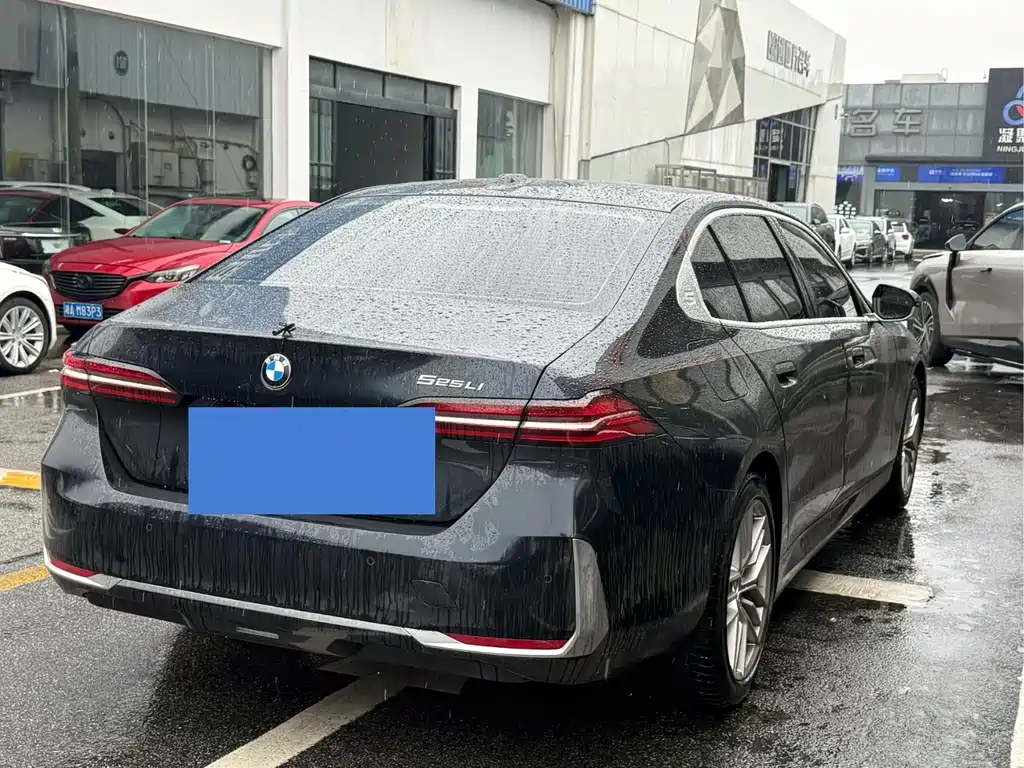 BMW 5 Series 2024